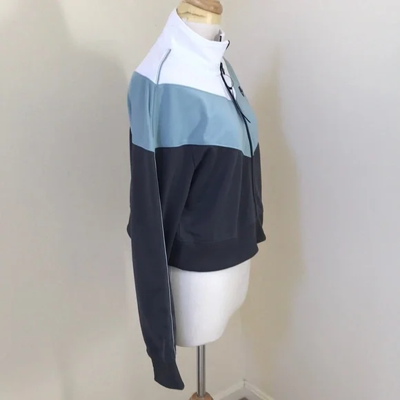 NWT! NIKE Size L Multi Combo cropped sweatshirt